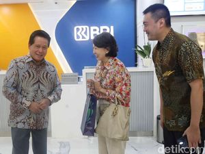 Momen Hangat Dirut BRI Menyapa Nasabah di Hari Pelanggan Nasional Momen Hangat Dirut BRI Menyapa Nasabah di Hari Pelanggan Nasional