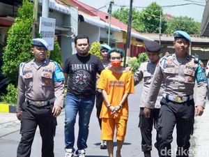 Pria Pelempar Molotov ke Pos Polisi Pandaan Pasuruan Diringkus Pria Pelempar Molotov ke Pos Polisi Pandaan Pasuruan Diringkus
