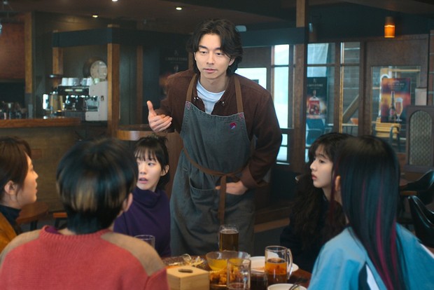 Kemunculan Gong Yoo di film Love Untangled sukses mencuri perhatian. Perannya mengundang nostalgia akan karakter hitsnya di drama 'Coffee Prince'.