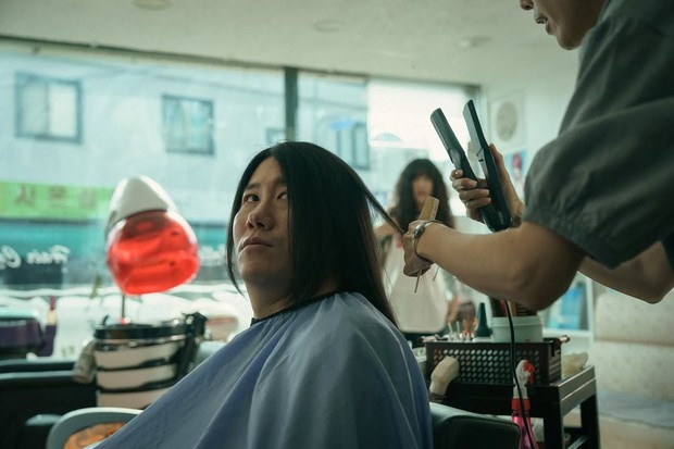 Im Woo Il berada di salon dalam film Love Untangled. Perannya menyita perhatian karakter Shin Eun Soo yang merupakan protagonis utama.