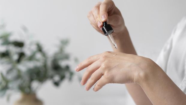 10 rekomendasi AHA body serum dengan sederet kandungannya. Ada dari brand lokal dan luar negeri.