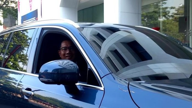 Update Informasi Selebriti InsertLive : Masih Ngutang, Ridwan Kamil Diduga Beli Mobil Peninggalan BJ Habibie Pakai Uang Korupsi