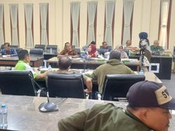 92 Pekerja Ngadu ke DPRD Pangkep Usai Kena PHK gegara Perusahaan Rugi