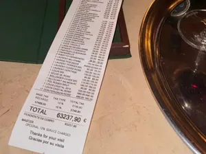 Seharga Mobil Mewah, 5 Bon Makan di Resto Ini Capai Miliaran Rupiah! Seharga Mobil Mewah, 5 Bon Makan di Resto Ini Capai Miliaran Rupiah!