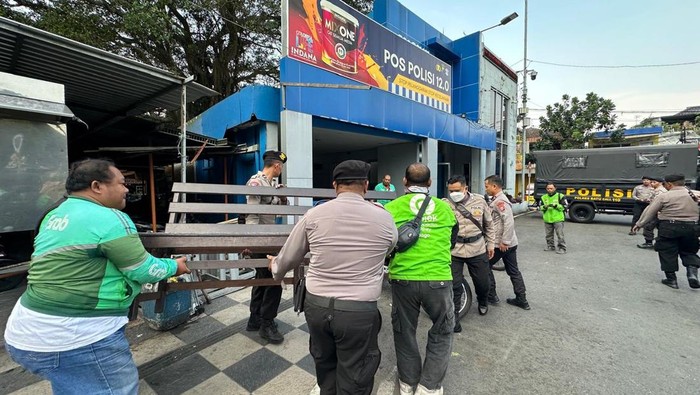 Mereka Berduka tapi Menjadi Penjaga Perdamaian Pelajaran Berharga dari Ojol Batu