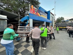 Ojol Kota Batu Turun Gunung Jaga Pos Polisi, Solidaritas untuk Aparat