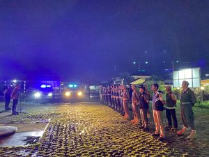 Kolaborasi TNI-Polri dan Satpol PP Patroli Jaga Keamanan di Meranti Kolaborasi TNI-Polri dan Satpol PP Patroli Jaga Keamanan di Meranti