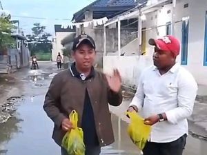 Protes Ada Genangan Air di Jalan, Warga 16 Ulu Palembang Tebar Ikan Lele Protes Ada Genangan Air di Jalan, Warga 16 Ulu Palembang Tebar Ikan Lele