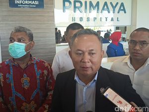Wamen HAM Jenguk Satpol PP Budi Haryadi Korban Kebakaran Gedung DPRD Makassar Wamen HAM Jenguk Satpol PP Budi Haryadi Korban Kebakaran Gedung DPRD Makassar