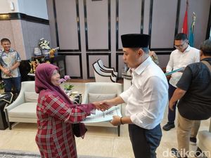 7 Warung Rusak Imbas Kerusuhan di Surabaya, Pemkot Berikan Ganti Rugi 7 Warung Rusak Imbas Kerusuhan di Surabaya, Pemkot Berikan Ganti Rugi