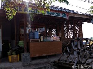 Warung Saung Bambu, Tempat Makan Syahdu di Majalengka Warung Saung Bambu, Tempat Makan Syahdu di Majalengka