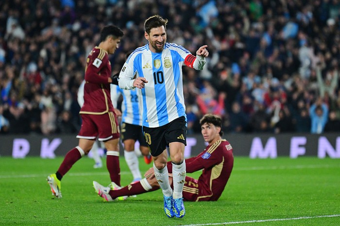 BUENOS AIRES, ARGENTINA - SEPTEMBER 04: Lionel Messi of Argentina celebrates after scoring the team's third goal during the South American FIFA World Cup 2026 Qualifier match between Argentina and Venezuela at Estadio Más Monumental Antonio Vespucio Liberti on September 04, 2025 in Buenos Aires, Argentina. (Photo by Marcelo Endelli/Getty Images)