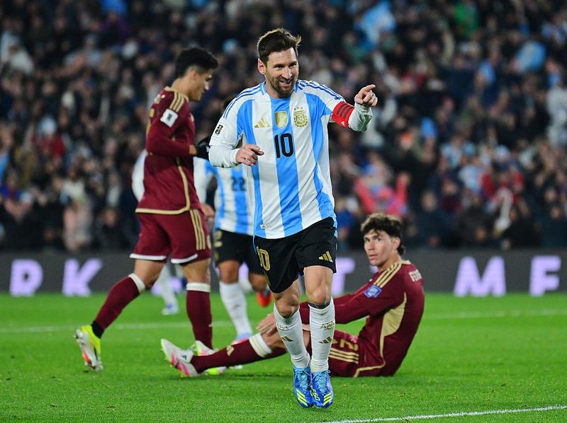 BUENOS AIRES, ARGENTINA - SEPTEMBER 04: Lionel Messi of Argentina celebrates after scoring the team's third goal during the South American FIFA World Cup 2026 Qualifier match between Argentina and Venezuela at Estadio Más Monumental Antonio Vespucio Liberti on September 04, 2025 in Buenos Aires, Argentina. (Photo by Marcelo Endelli/Getty Images)