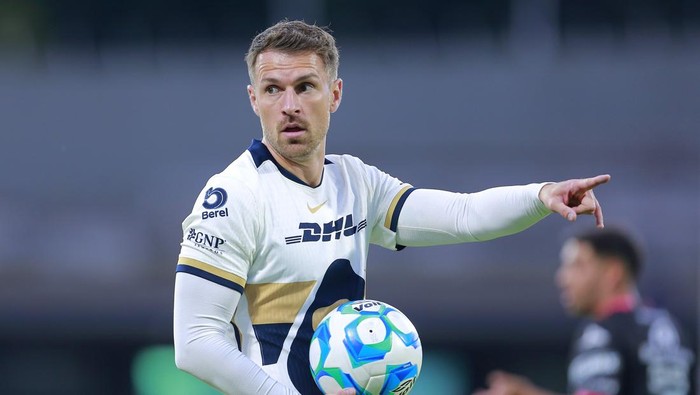 MEXICO CITY, MEXICO - AUGUST 24: Aaron Ramsey of Pumas gestures during the 6th round match between Pumas UNAM and Puebla as part of the Torneo Apertura 2025 Liga MX at Estadio Olimpico Universitario on August 24, 2025 in Mexico City, Mexico. (Photo by Mauricio Salas/Jam Media/Getty Images)