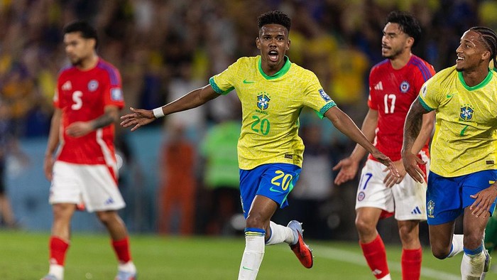 RIO DE JANEIRO, BRAZIL - SEPTEMBER 04: Estevao Willian of Brazil celebrates after scoring the teams first goal during the match between Brazil and Chile as part of the South American FIFA World Cup 2026 Qualifier at Maracana Stadium on September 04, 2025 in Rio de Janeiro, Brazil. (Photo by Ruano Carneiro/Getty Images)