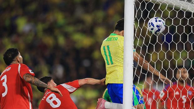 RIO DE JANEIRO, BRAZIL - SEPTEMBER 04: Lucas Paqueta of Brazil scores the team's second goal during the South American FIFA World Cup 2026 Qualifier match between Brazil and Chile at Maracana Stadium on September 04, 2025 in Rio de Janeiro, Brazil. (Photo by Buda Mendes/Getty Images)