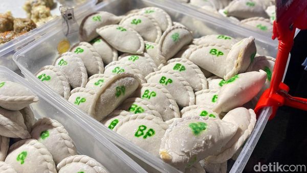 Jajan Cireng Prasmanan Viral di Depok yang Bisa Laris 1.000 Buah Sehari