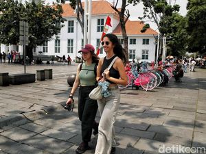 Geliat Turis Mancanegara Nikmati Pesona Kota Tua Jakarta Geliat Turis Mancanegara Nikmati Pesona Kota Tua Jakarta