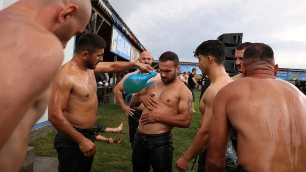 Gulat Minyak Spektakuler Hidupkan Tradisi Ottoman di Bulgaria