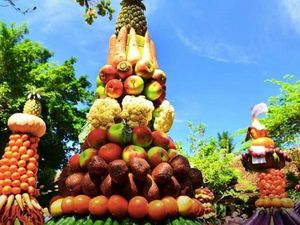 Gunungan Maulid, Tradisi Berbagi Rezeki Melalui Hasil Bumi saat Maulid Nabi Gunungan Maulid, Tradisi Berbagi Rezeki Melalui Hasil Bumi saat Maulid Nabi