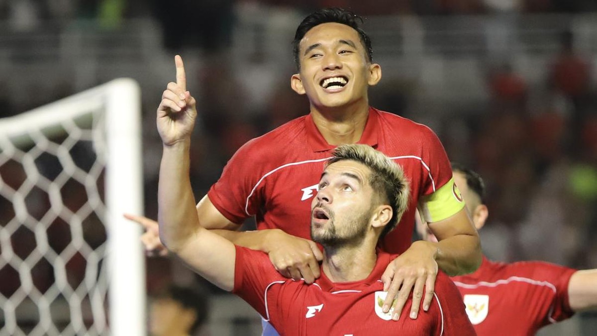 Sandy Walsh dan Rizky Ridho. (Foto: ANTARA FOTO/Rizal Hanafi)