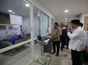 Mensos Beri Santunan untuk Korban Tewas-Luka Akibat Unjuk Rasa di Makassar Mensos Beri Santunan untuk Korban Tewas-Luka Akibat Unjuk Rasa di Makassar
