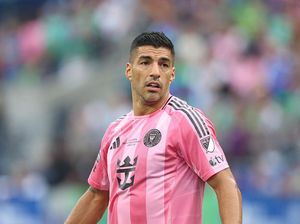 Suarez Ludahi Staf Pelatih Sounders, Berujung Diskors 6 Laga Suarez Ludahi Staf Pelatih Sounders, Berujung Diskors 6 Laga