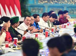 Mensesneg dan Mendikti Terima 30 Perwakilan Mahasiswa di Istana Mensesneg dan Mendikti Terima 30 Perwakilan Mahasiswa di Istana