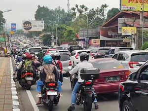 Long Weekend Arus Lalin Meningkat, One Way Arah Puncak Diterapkan Long Weekend Arus Lalin Meningkat, One Way Arah Puncak Diterapkan