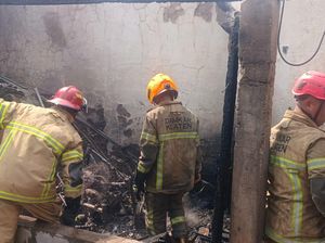 Rumah di Wonosari Klaten Terbakar, 2 Motor Ikut Hangus Rumah di Wonosari Klaten Terbakar, 2 Motor Ikut Hangus