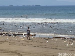 Pemandangan Tak Sedap di Pantai RTH Citepus Palabuhanratu Pemandangan Tak Sedap di Pantai RTH Citepus Palabuhanratu
