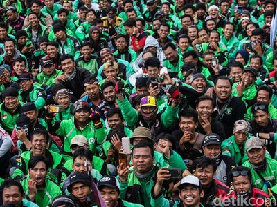 Solidaritas di Jalanan: Perjuangan dan Harapan Ojol di Tengah Gejolak Sosial