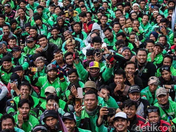 Solidaritas di Jalanan: Perjuangan dan Harapan Ojol di Tengah Gejolak Sosial