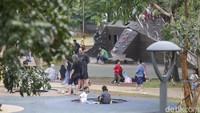 Suasana Tebet Eco Park Ramai Warga Nikmati Libur Maulid Nabi