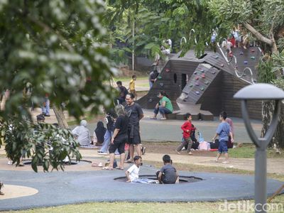 Suasana Tebet Eco Park Ramai Warga Nikmati Libur Maulid Nabi