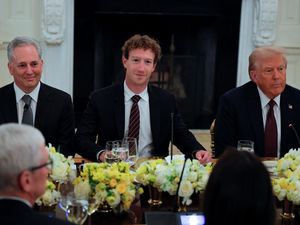 Video Trump Kumpulkan CEO Teknologi: Bill Gates, Tim Cook, hingga Mark Zuckerberg Video Trump Kumpulkan CEO Teknologi: Bill Gates, Tim Cook, hingga Mark Zuckerberg