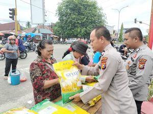 Polda Riau Gelar GPM di Siak, 2 Ton Beras SPHP Habis Diserbu Warga Polda Riau Gelar GPM di Siak, 2 Ton Beras SPHP Habis Diserbu Warga