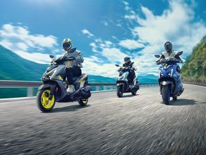 Yamaha Luncurkan Skutik Dek Rata Penantang Honda Vario