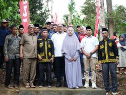 Andre Rosiade Resmikan Tower BTS Telkomsel di Langki Sijunjung