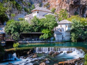 Melihat Blagaj Tekke Pondok Para Sufi di Semenanjung Balkan Melihat Blagaj Tekke Pondok Para Sufi di Semenanjung Balkan