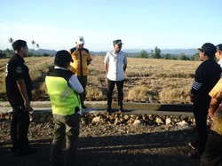 Bupati Bone Andi Asman Perbaiki Jalan di Desa Binuang Usai 30 Tahun Rusak