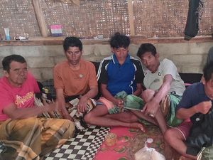 Kapal Muat Garam Asal Bima Tenggelam, 6 Orang Selamat Setelah 5 Hari Terapung Kapal Muat Garam Asal Bima Tenggelam, 6 Orang Selamat Setelah 5 Hari Terapung