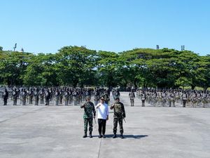 Andi Sudirman Sulaiman Apresiasi TNI Jaga Sulsel Tetap Kondusif Saat Demo Andi Sudirman Sulaiman Apresiasi TNI Jaga Sulsel Tetap Kondusif Saat Demo