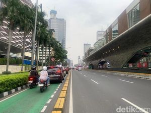 Viral Pemobil Ngomel Ada Orang Joging di Jalanan Bundaran HI, Begini Situasinya Viral Pemobil Ngomel Ada Orang Joging di Jalanan Bundaran HI, Begini Situasinya