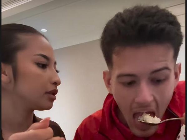 Gemas! Justin Hubner dan Jennifer Coppen Makan Sepiring Berdua