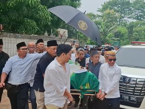 Arif Budimanta Dimakamkan di TPU Layur Rawamangun, Bahlil Angkat Keranda Arif Budimanta Dimakamkan di TPU Layur Rawamangun, Bahlil Angkat Keranda