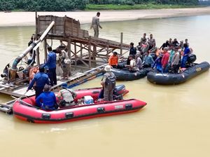 Polda Riau Musnahkan 55 Rakit Tambang Emas Ilegal di Sungai Kuantan Polda Riau Musnahkan 55 Rakit Tambang Emas Ilegal di Sungai Kuantan