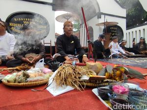 Dari Nyangku hingga Jamasan, Ragam Tradisi Bulan Rabiul Awal di Ciamis Dari Nyangku hingga Jamasan, Ragam Tradisi Bulan Rabiul Awal di Ciamis