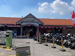 Didominasi Penumpang Datang, Lebih dari Seribu Orang Tiba di Stasiun Lamongan