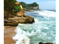 Pesona Pantai Banyu, Surga Tersembunyi di Jawa Timur